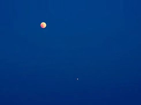 1679936567168823.jpg 火星合月.jpg